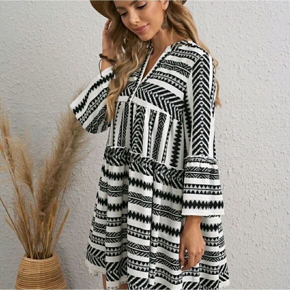 Notch Neck Flounce Sleeve Allover Geo Print Smock - Picture 4 of 8